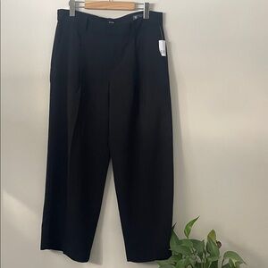 GAP Black 365 Low rise petite size 10 Wide-Leg Pants. NWT.